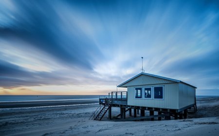 Pros and cons of living near the sea