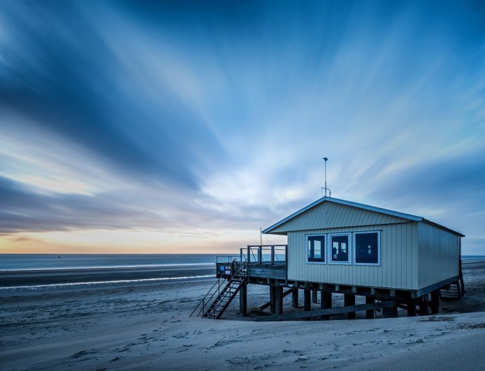 Pros and cons of living near the sea