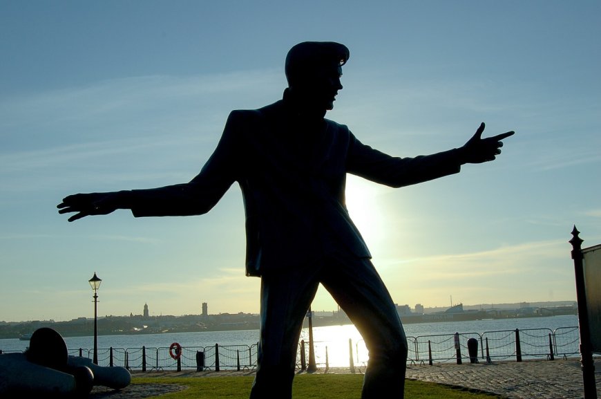 Elvis Presley: the king is still the king (at least on sales)