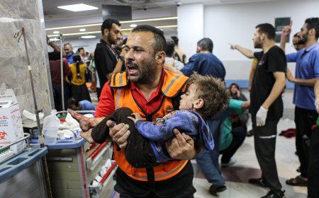 Gaza authorities say hundreds killed in Israeli air raid on hospital