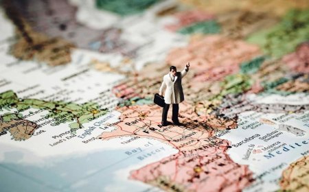 Chomsky: Europe May Face Decline by Staying in ‘US-Dominated System’