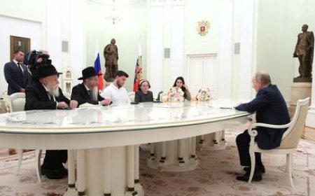 Putin meets with former Israeli hostages
